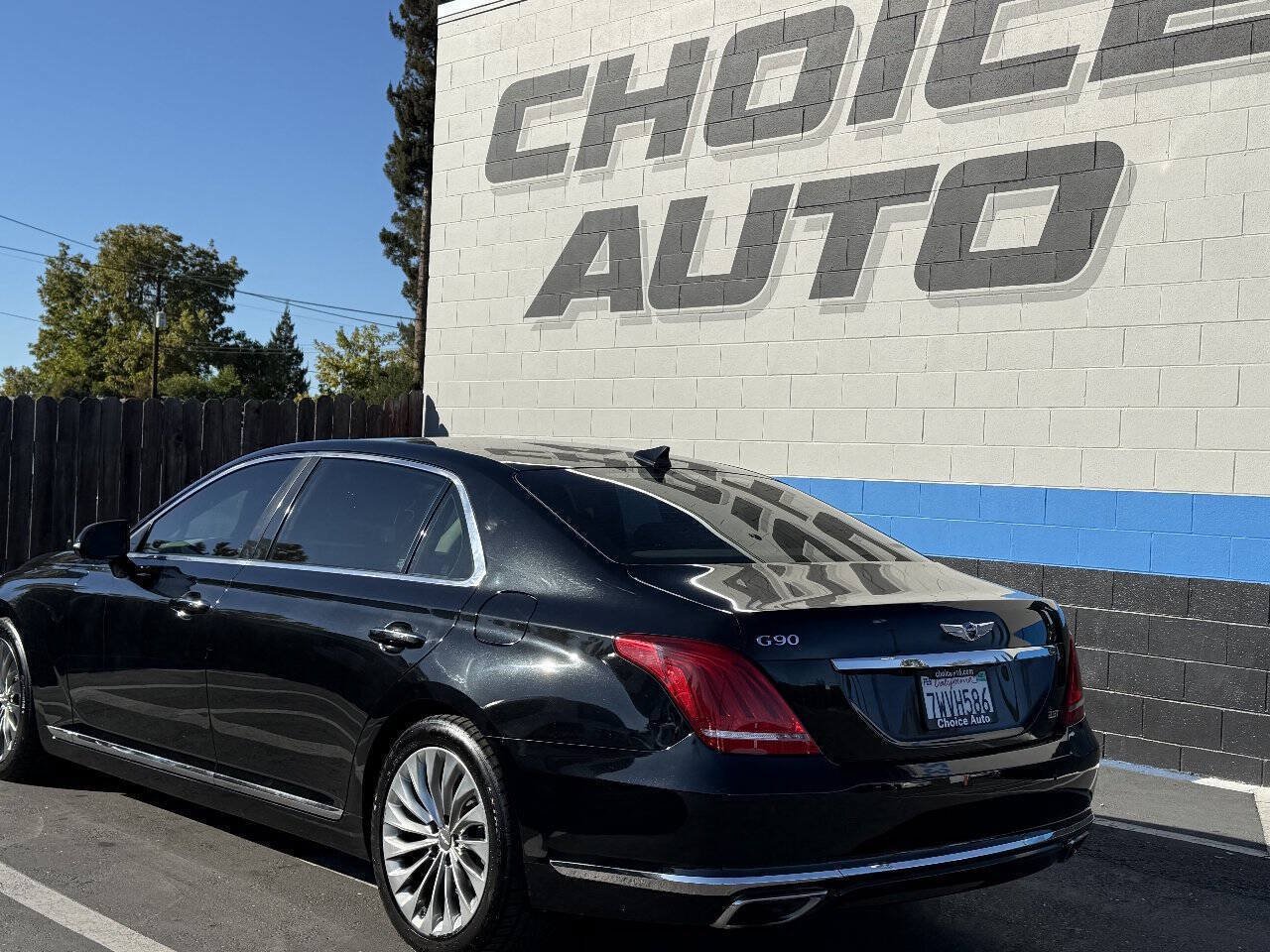 Used 2017 Genesis G90 3.3T Premium RWD image 29