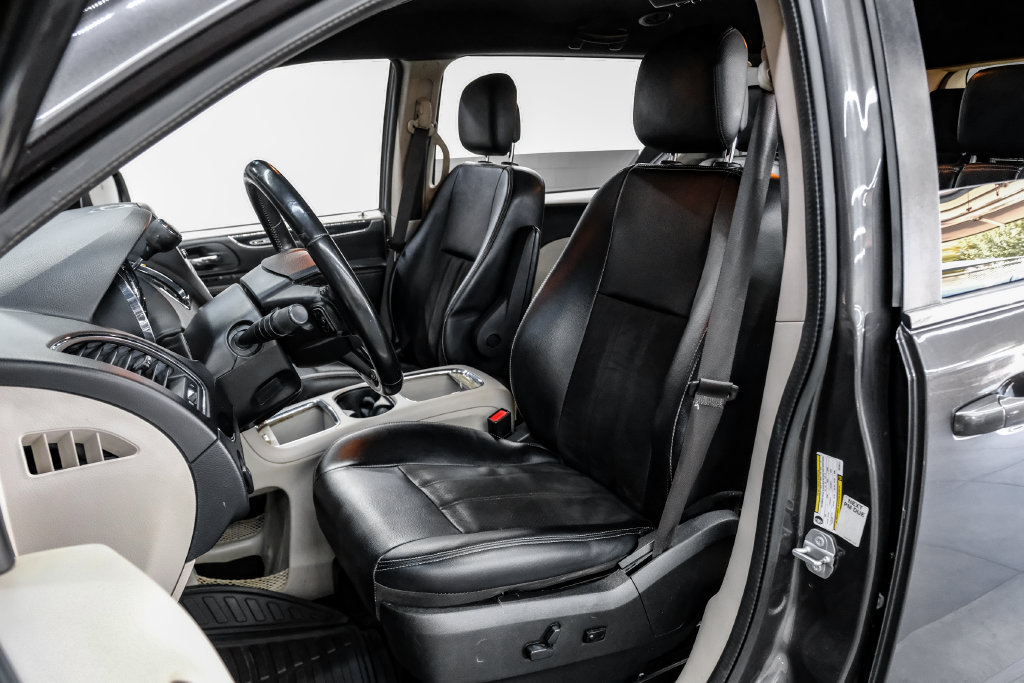 Used 2019 Dodge Grand Caravan SXT FWD image 35