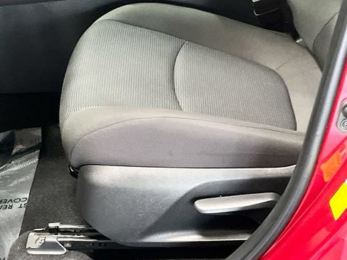 Used 2024 Toyota RAV4 LE AWD/4WD image 19