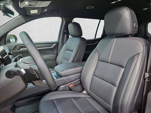 Used 2026 GMC Acadia Elevation w/ Elevation Premium Package FWD image 15