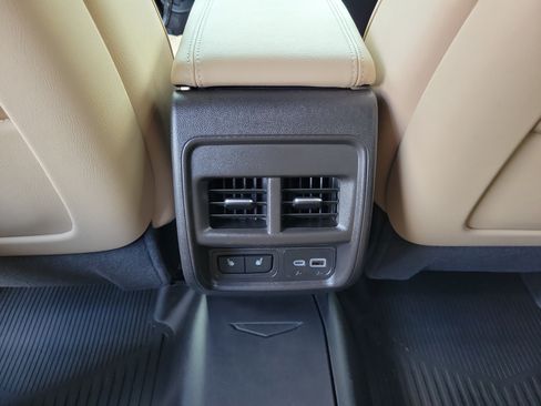 Used 2025 Cadillac XT4 Premium Luxury w/ Technology Package AWD/4WD image 11