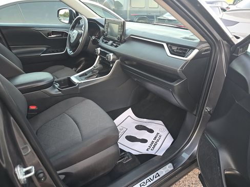 Used 2022 Toyota RAV4 XLE FWD image 15
