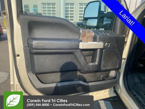 Used 2017 Ford F250 Lariat w/ Lariat Ultimate Package AWD/4WD image 6