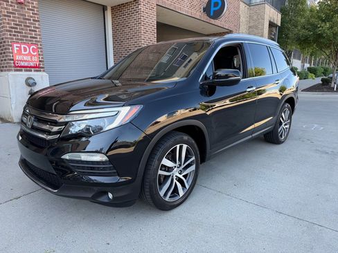 Used 2017 Honda Pilot Touring image 3