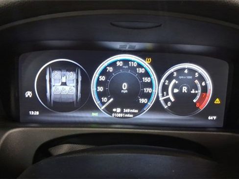 Used 2018 Jaguar XF R-Sport image 31