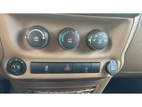 Used 2015 Jeep Wrangler Unlimited Rubicon w/ Connectivity Group image 20
