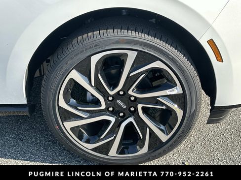 New 2026 Lincoln Navigator L Reserve AWD/4WD image 12