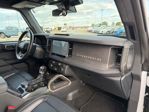 Used 2025 Ford Bronco Badlands image 21