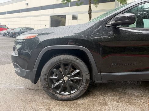 Used 2014 Jeep Cherokee Latitude w/ Comfort/Convenience Group AWD/4WD image 12