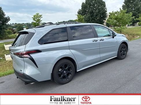 Certified 2025 Toyota Sienna XLE Woodland Edition AWD/4WD image 8