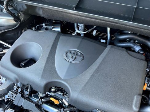 Used 2026 Toyota Highlander Platinum AWD/4WD image 31