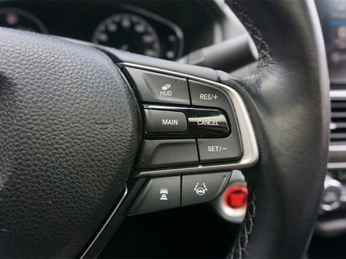 Used 2018 Honda Accord Touring image 8