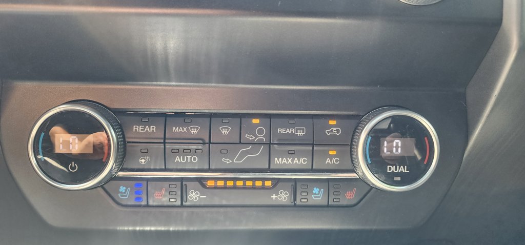 Used 2020 Ford Expedition XLT w/ Equipment Group 202A AWD/4WD image 44