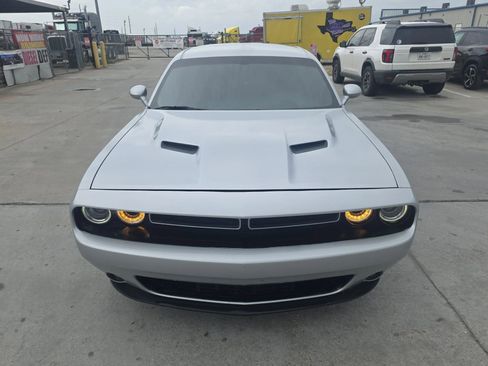 Used 2020 Dodge Challenger SXT w/ Driver Convenience Group image 4