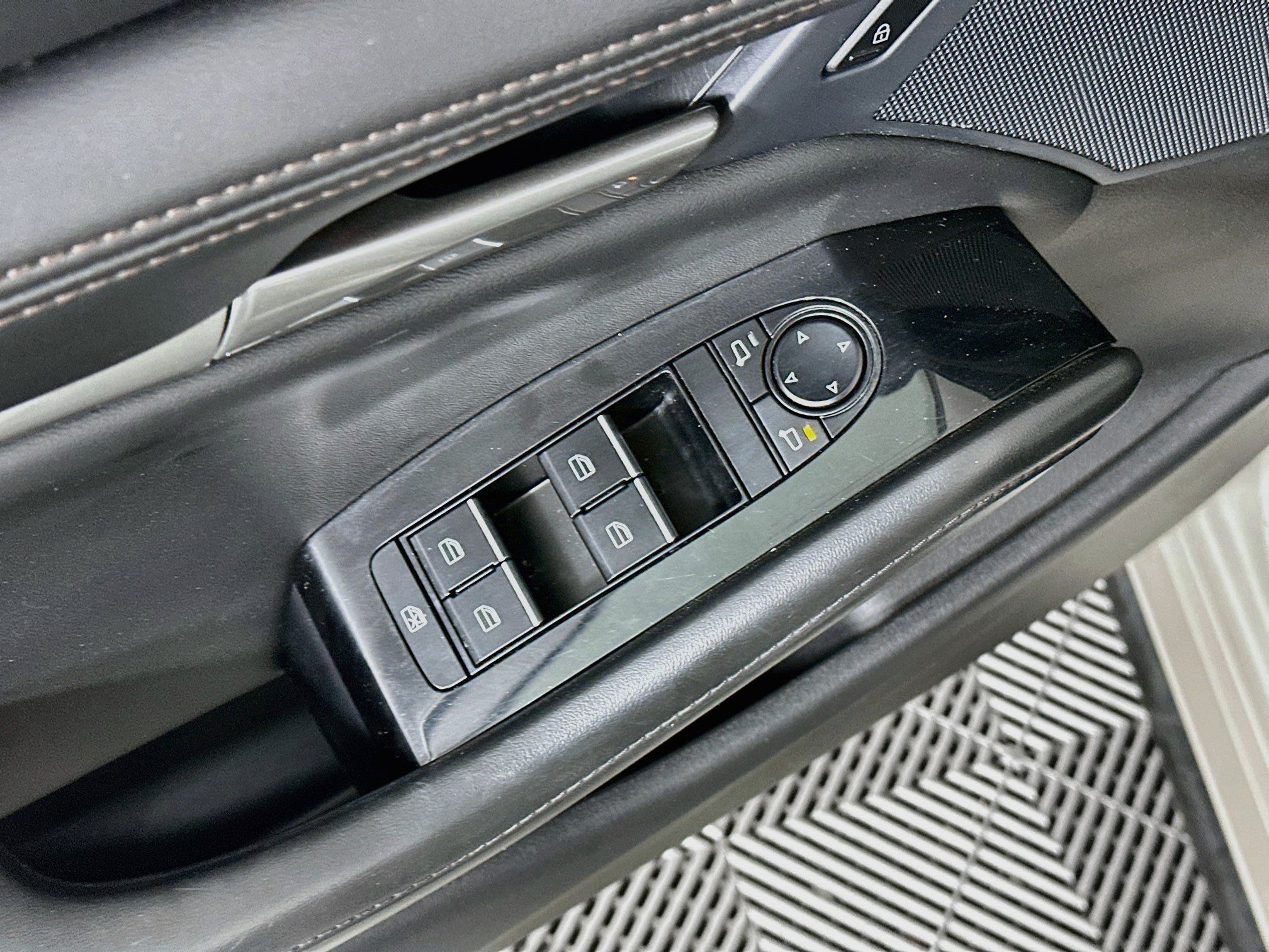 Used 2025 MAZDA MAZDA3 s FWD image 13