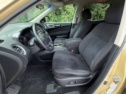Used 2013 Nissan Pathfinder SV AWD/4WD image 9