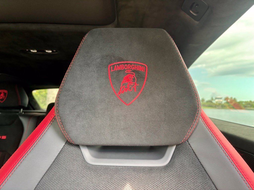 Used 2024 Lamborghini Urus Performante AWD/4WD image 30