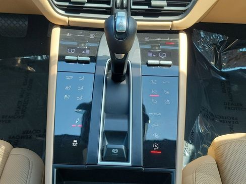 Used 2024 Porsche Macan S AWD/4WD image 20