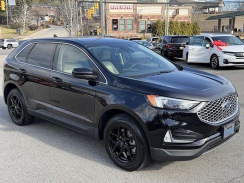 Used 2023 Ford Edge SEL w/ Convenience Package image 3