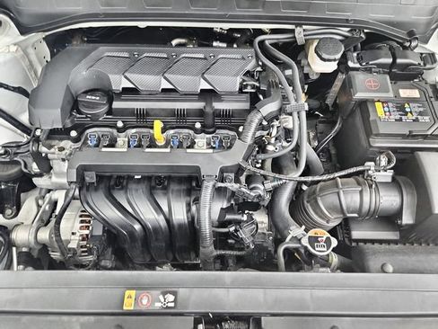 Used 2025 Hyundai Venue SEL FWD image 37