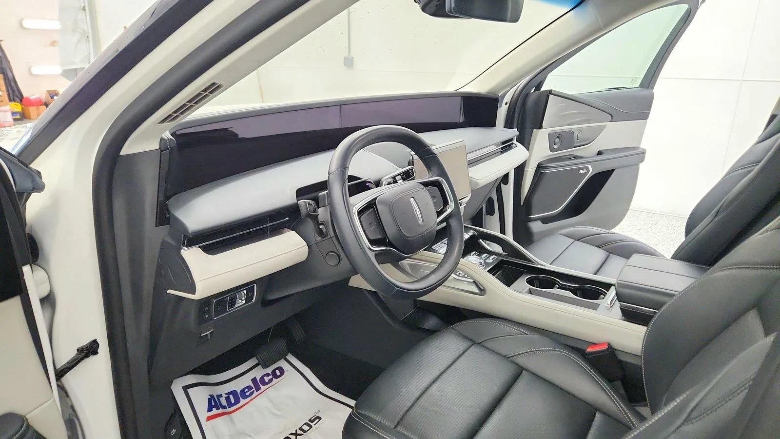 Used 2024 Lincoln Nautilus Premier w/ Equipment Group 102A AWD/4WD image 14