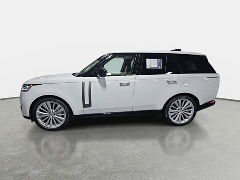 Used 2025 Land Rover Range Rover SE image 8