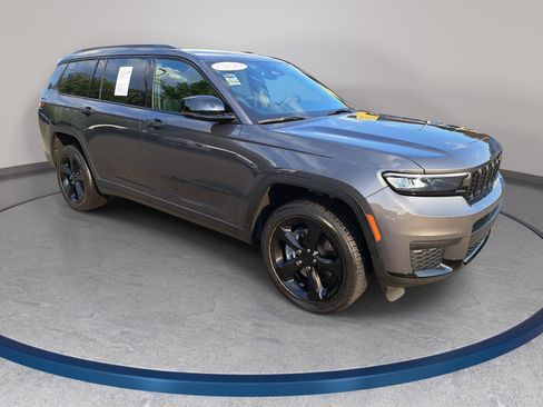 Used 2023 Jeep Grand Cherokee L Altitude AWD/4WD image 3