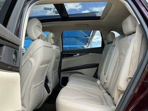 Used 2019 Lincoln Nautilus Reserve image 9