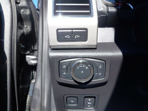 Used 2020 Ford F250 Lariat w/ Lariat Ultimate Package AWD/4WD image 38