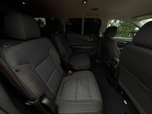 Used 2020 GMC Acadia SLE FWD image 25