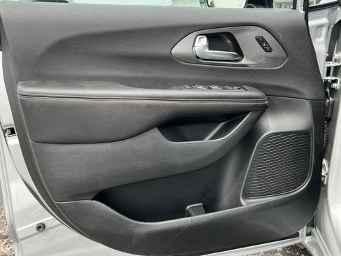 Used 2026 Chrysler Pacifica Select AWD/4WD image 15