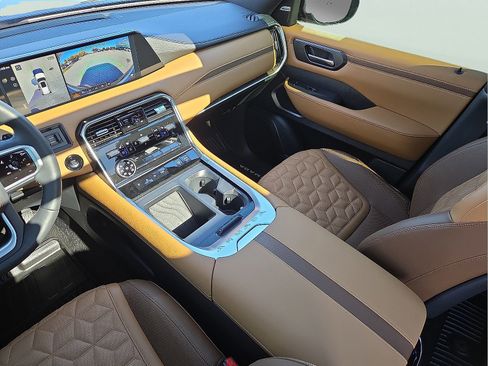 Used 2025 Nissan Armada Platinum Reserve w/ Convenience Package image 12