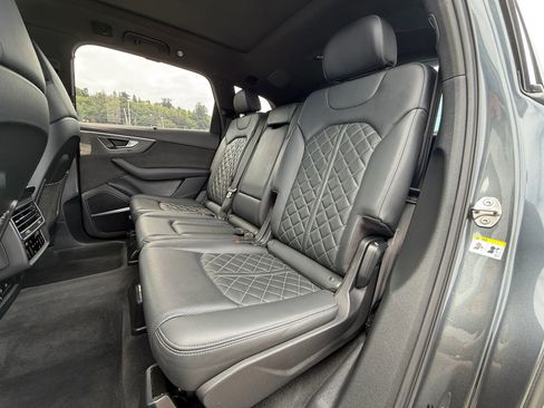 Used 2022 Audi SQ7 Prestige w/ Prestige Package image 42