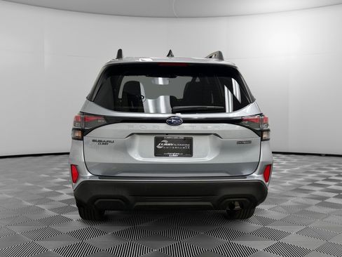 Used 2025 Subaru Forester Premium image 4