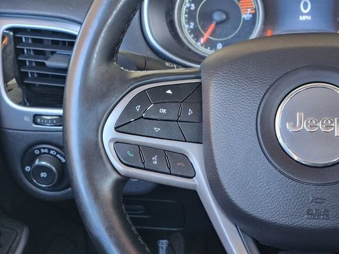 Used 2019 Jeep Cherokee Limited FWD image 29