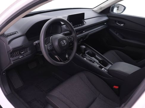 Certified 2025 Honda Accord SE image 3