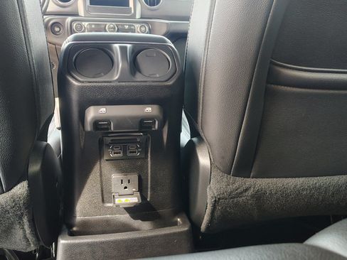 Used 2018 Jeep Wrangler Unlimited Sahara AWD/4WD image 19