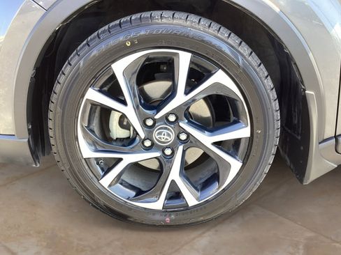 Used 2019 Toyota C-HR XLE FWD image 25