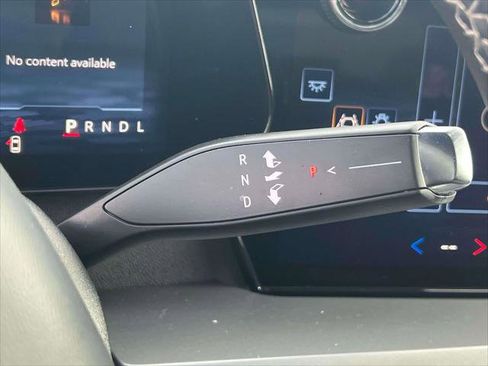 Used 2025 Chevrolet Traverse LT w/ Driver Confidence Package image 25