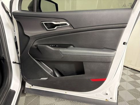 Used 2025 Kia Sportage SX image 12