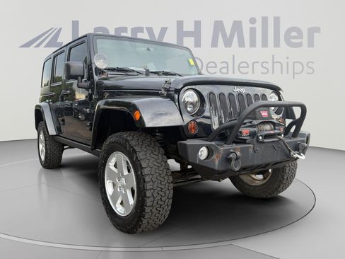 Used 2011 Jeep Wrangler Unlimited Sahara w/ Connectivity Group AWD/4WD image 7
