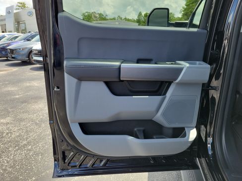 Used 2025 Ford F350 4x4 Crew Cab DRW Super Duty image 23