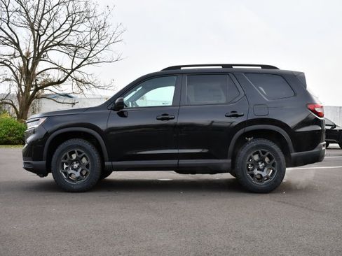 New 2025 Honda Pilot TrailSport image 4