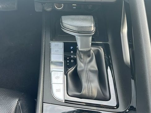 Used 2025 Hyundai Elantra Limited FWD image 28