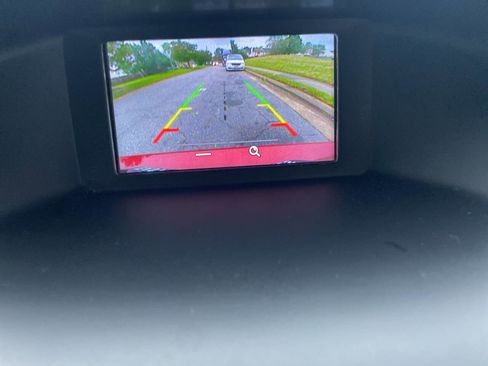 Used 2018 Ford Focus SE w/ SE Appearance Package image 27