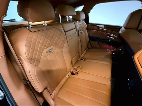 Used 2022 Bentley Bentayga image 28