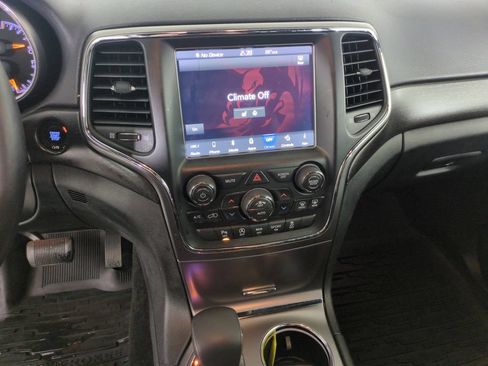 Used 2018 Jeep Grand Cherokee Laredo AWD/4WD image 18