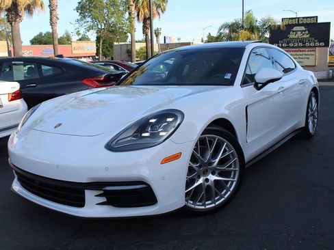 Used 2018 Porsche Panamera 4 image 2