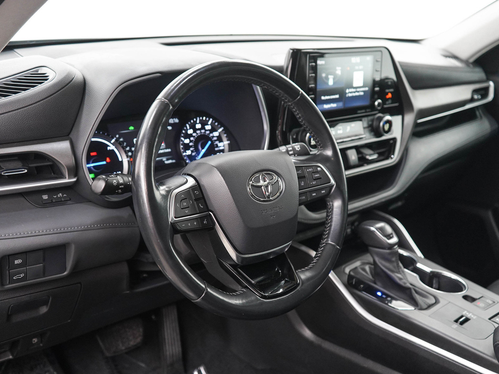 Used 2021 Toyota Highlander XLE AWD/4WD image 22