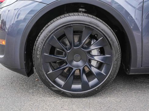 Used 2023 Tesla Model Y AWD image 13